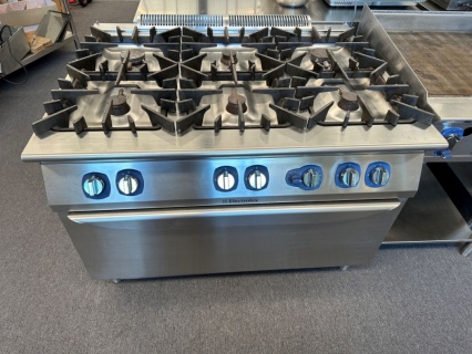 Used Electrolux 391015 6 Burner Gas Range on Large Gas Oven on lpg POA